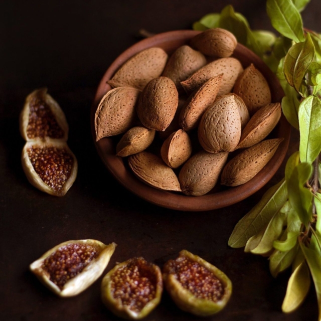 almond nuts - calcium source